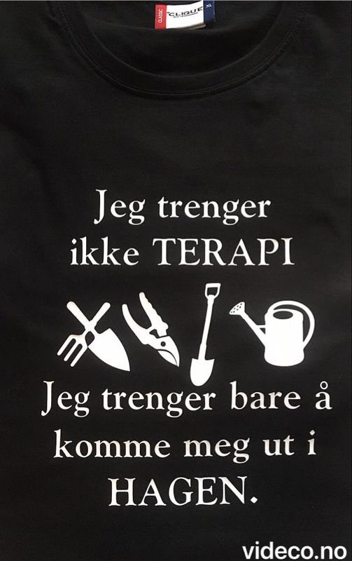 T-shirt, Jeg trenger ikke terapi, jeg trenger bare og komme meg 